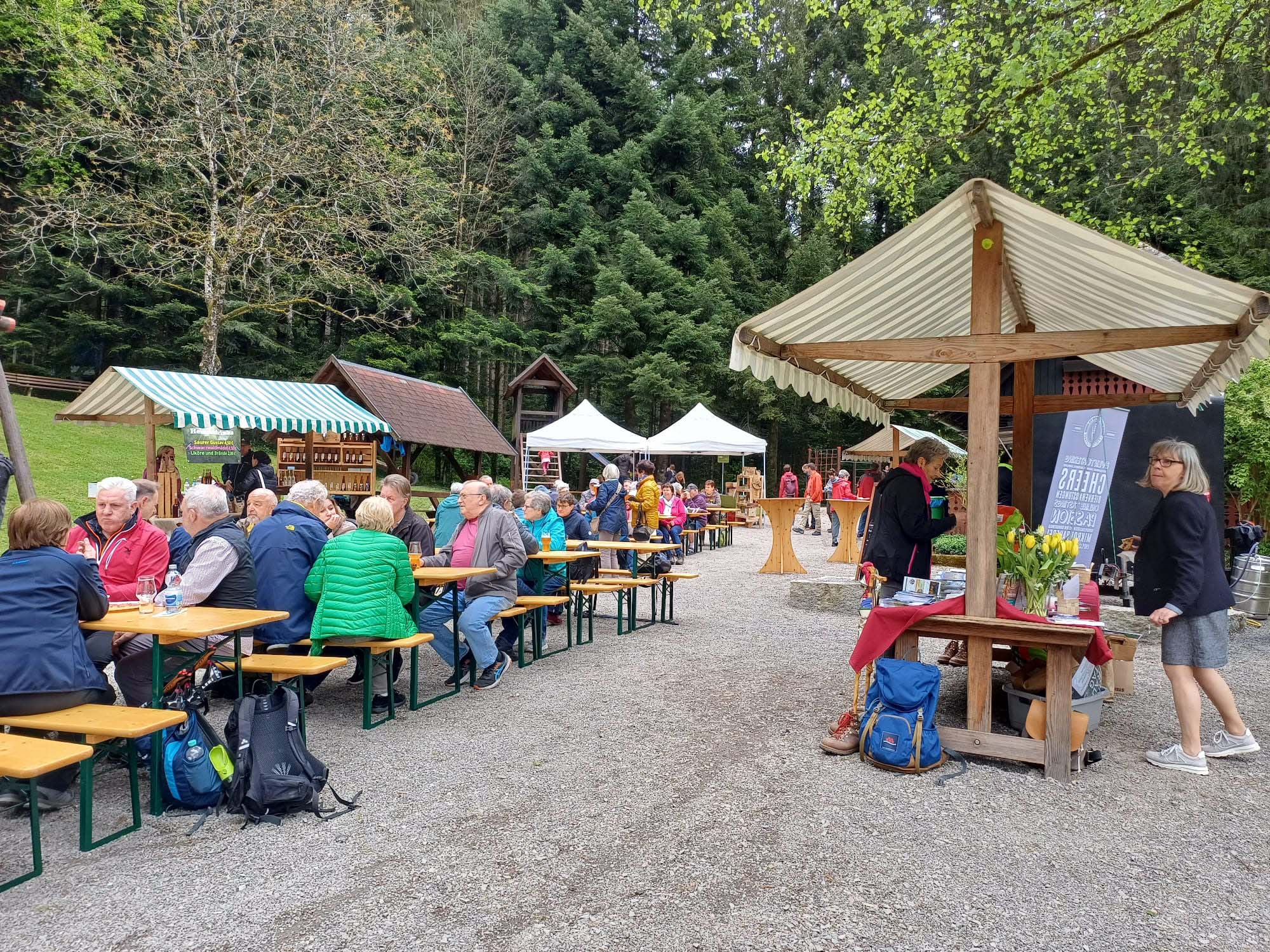 2024-5-7-ZE-UH-Julia Laifer-Saisonstart_Saisonstart_Gehrmatt_Infostand_Foto_1[40]