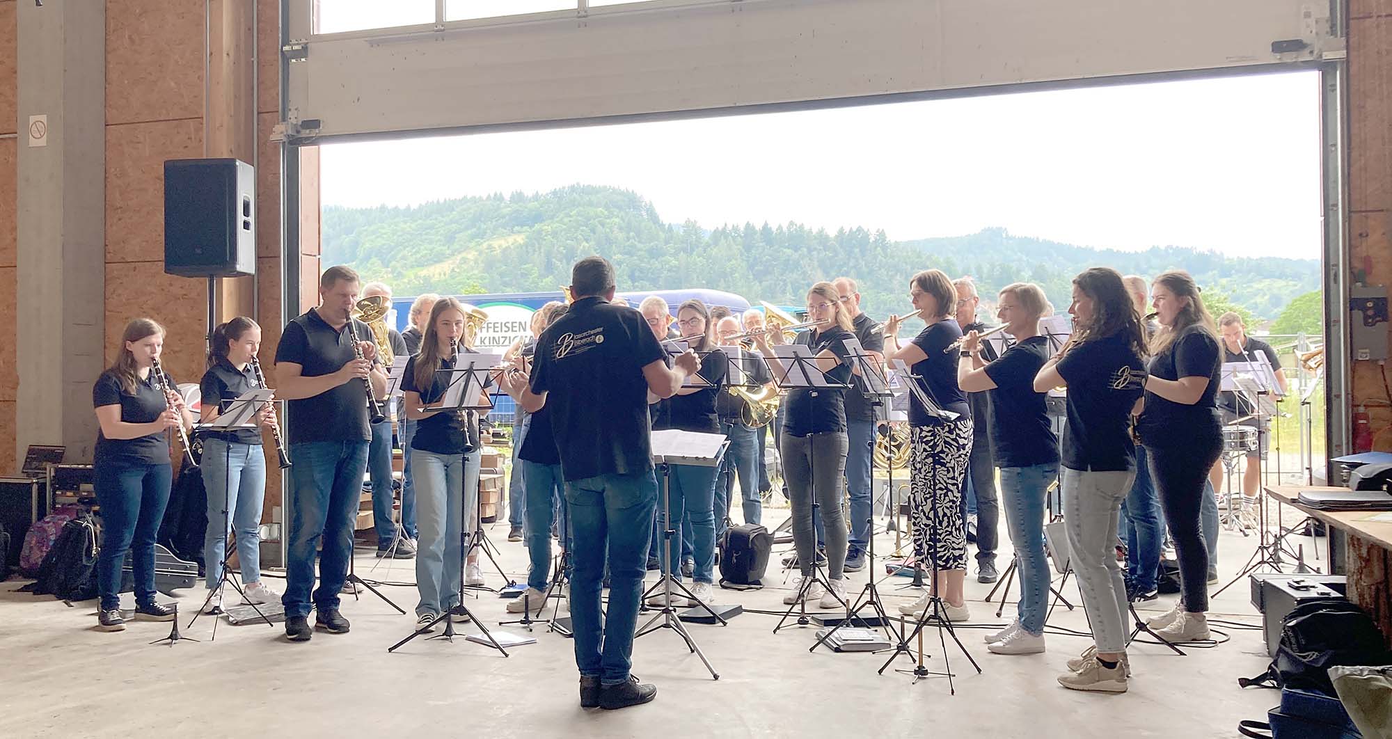 2024-6-24-BI-Goldene Hochzeit Bohnert-Ständchen Musikverein-IMG_5926