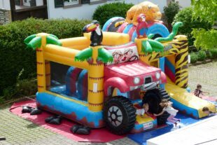 2024-6-24-ZE-UE-Feuerwehr Sommerfest-Hüpfburg-Foto Reinhard Berger