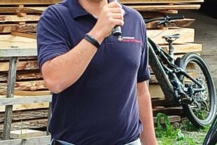 2024-6-24-ZE-UE-Feuerwehr Sommerfest-Moderator Felix Schwendemann-Foto Reinhard Berger