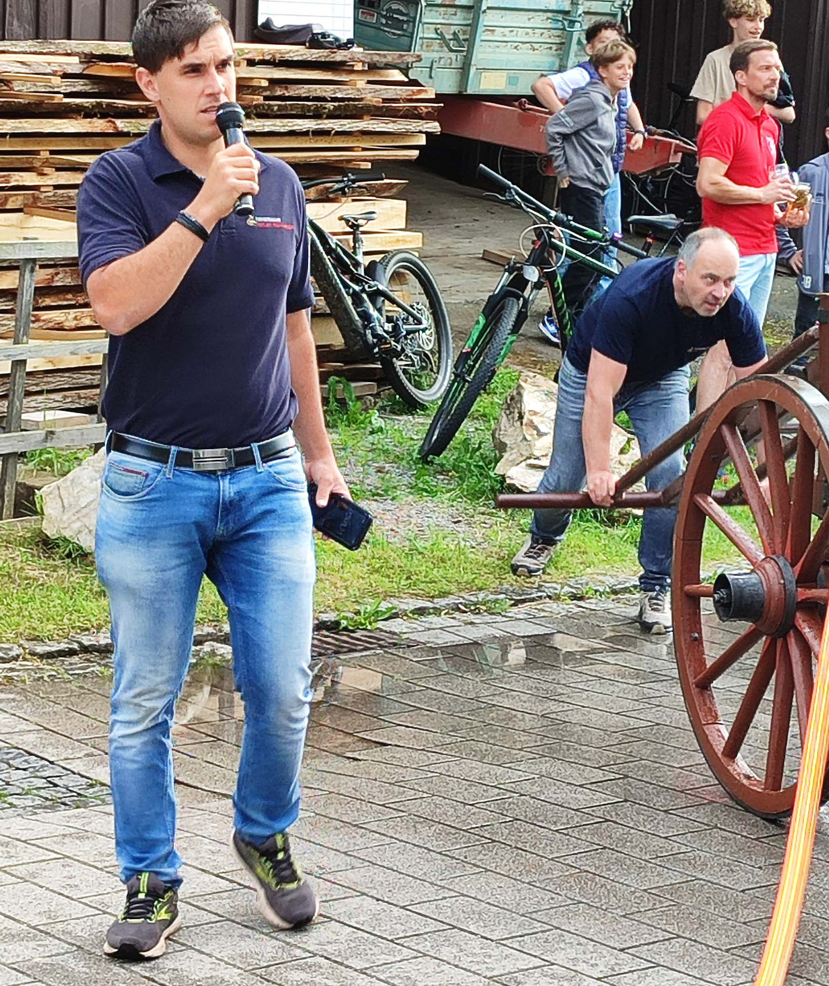 2024-6-24-ZE-UE-Feuerwehr Sommerfest-Moderator Felix Schwendemann-Foto Reinhard Berger
