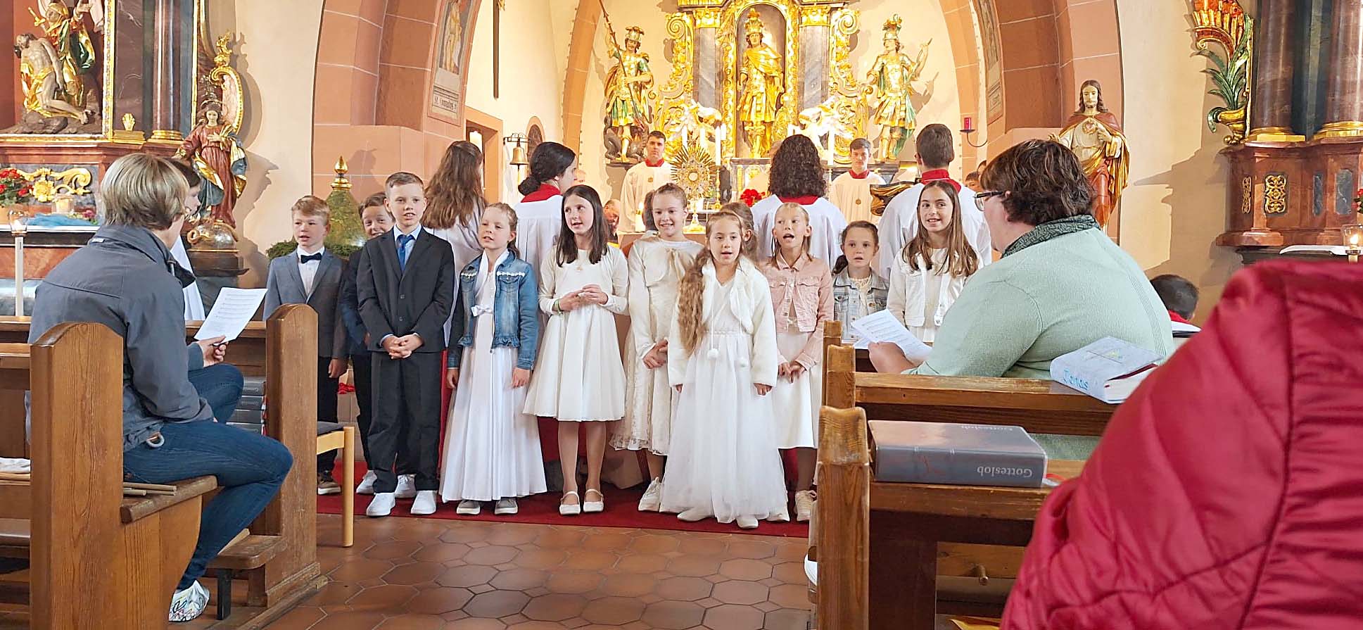 2024-6-3-BI-PB-Thomas Leopold-Fronleichnam-Foto 6 Kommunionkinder