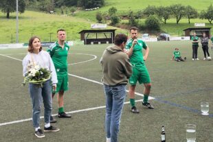 2024-6-5-BI-PB-bsch-DJK Prinzbach-Andreas Christ verabschiedet Simon Christ mit Frau Alisa