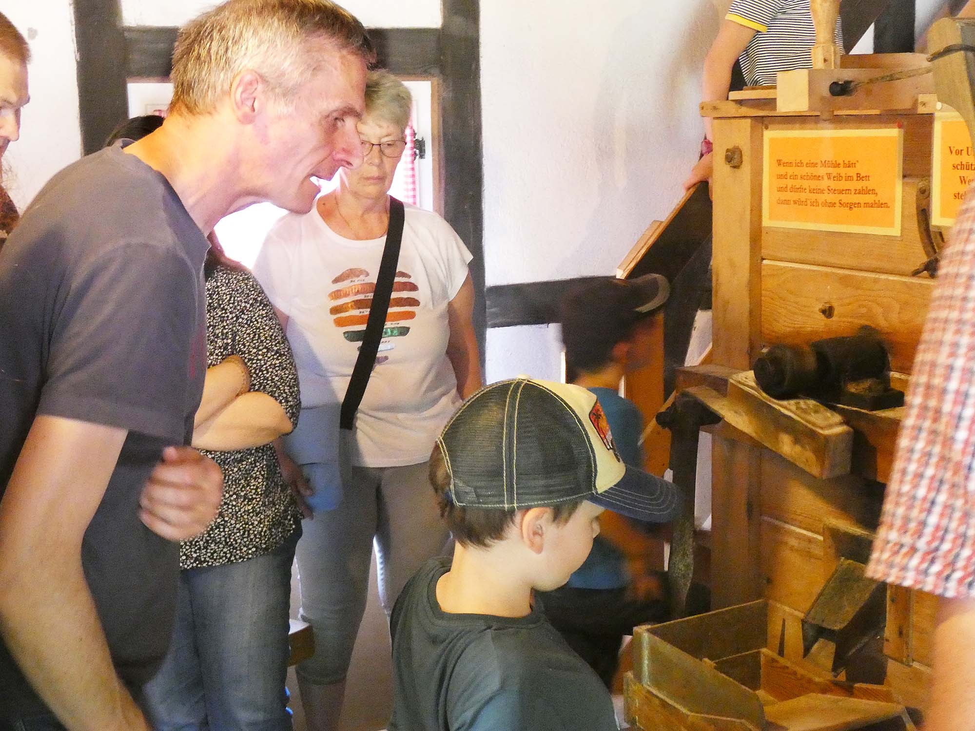 2024-6-5-NO-bia-Neuer Mühlenmeister-und-SP Warten aufs Mehl