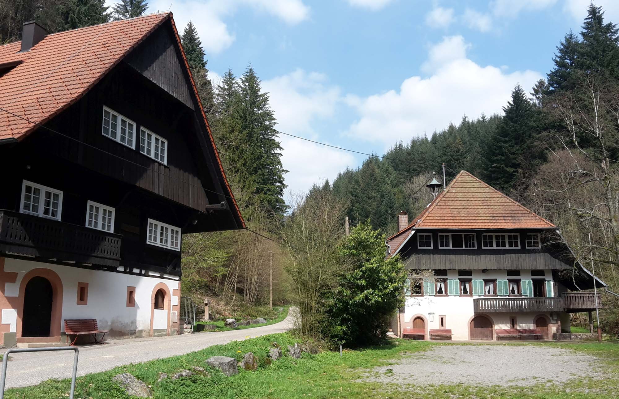 2024-7-10-NO-privat-Freizeithäuser-Schottenhöfen-Bild_Häuser