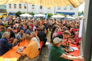2024-7-17-BI-Gerhard Grosse- Unimog und Schleppertreffen Nachbericht Festbetrieb läuft_red-T