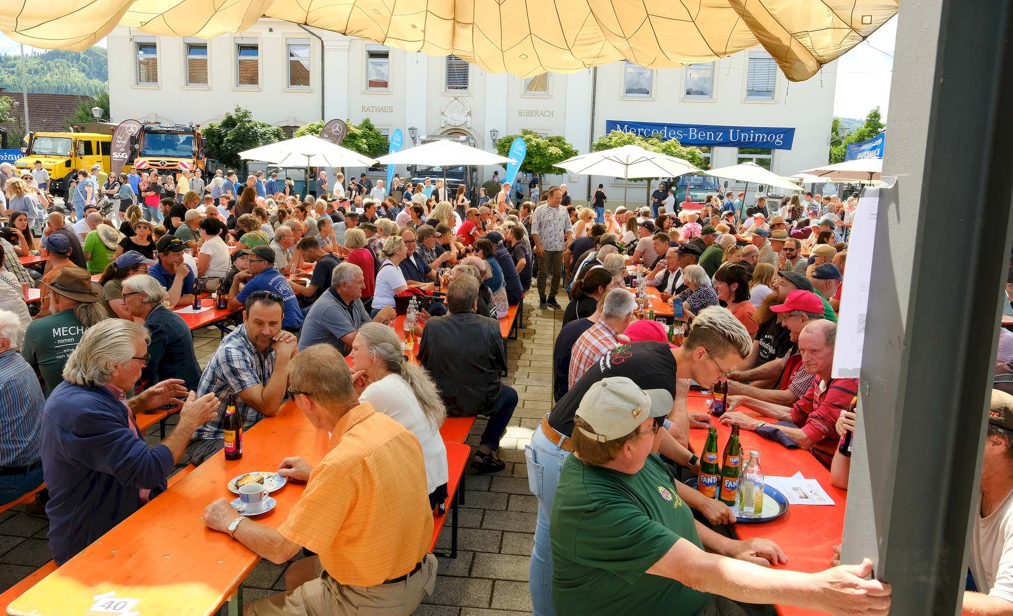2024-7-17-BI-Gerhard Grosse- Unimog und Schleppertreffen Nachbericht Festbetrieb läuft_red-T