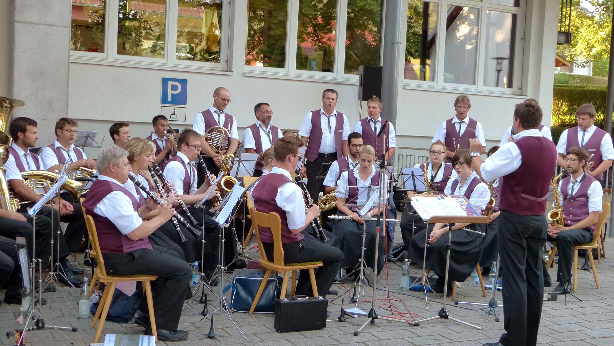 2024-7-17-ZE-UE-sp- Hock mit Live Musik Musikverein Unterentersbach (2)