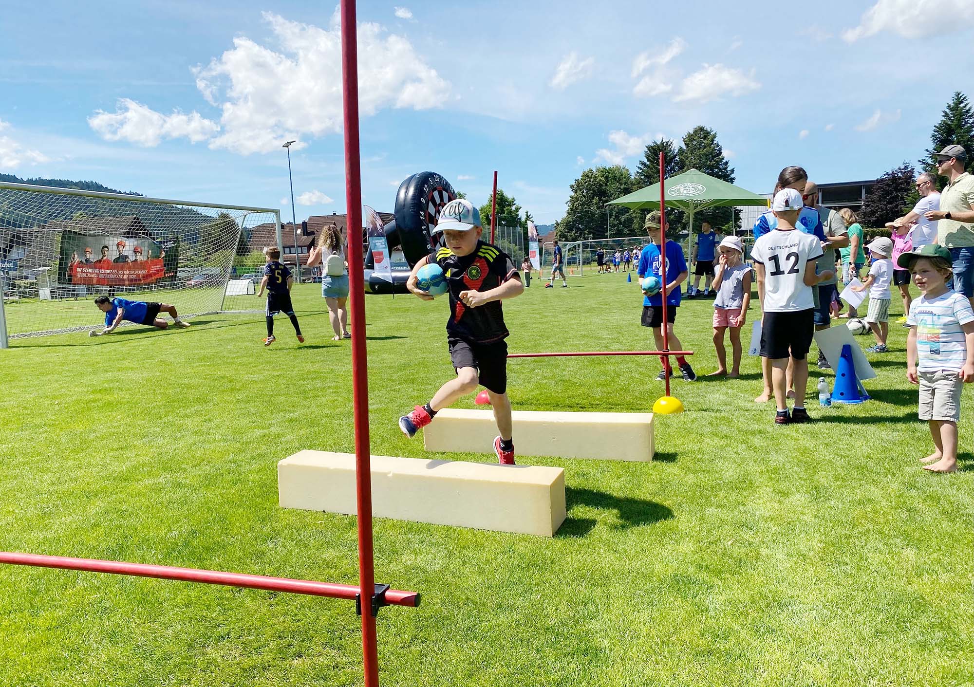 2024-7-19-ZE-UH-Verein-FVU_Familientag_2024_Handball_Parcours