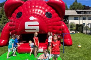 2024-7-19-ZE-UH-Verein-FVU_Familientag_2024_Hüpfburg