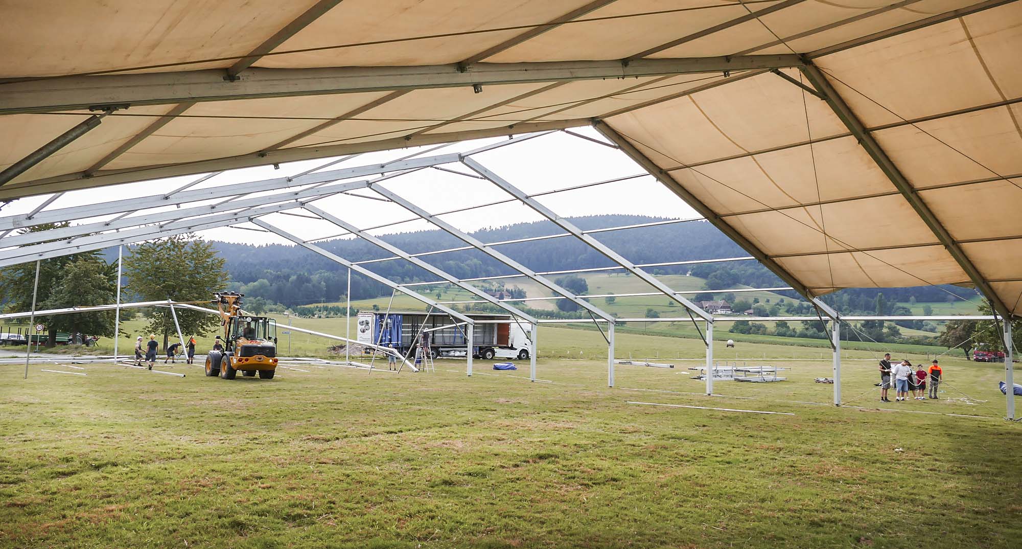 2024-7-29-ZE-UE-Martin Huber-Kilwi-Zeltaufbau-Bild1