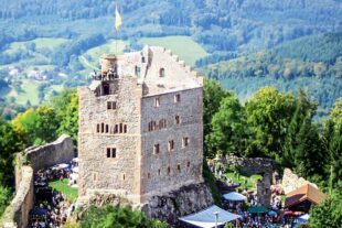2024-8-30-Archivbild 2022-8-24-BI-PB-Geroldseck-Burg-Plakat-Burgfest_2022_web-960x768