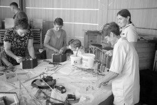 2024-8-7-NO-Arno Lehmann- Ferienprogramm Insektenhotels SWV IMG_7097_nur grau vorhanden