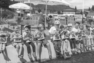 2024-8-7-NO-Arno Lehmann- Ferienprogramm Insektenhotels SWV IMG_7112-2_nur grau vorhanden