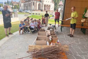 2024-8-7-NO-Arno Lehmann- Ferienprogramm Insektenhotels SWV Insektenhotel 14