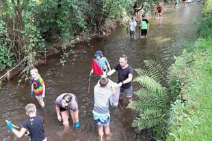 2024-8-7-OH-Förderverein Schwimmbad OH-Kindersommer-Erfreulich wenig Müll im Talbach 2024-1