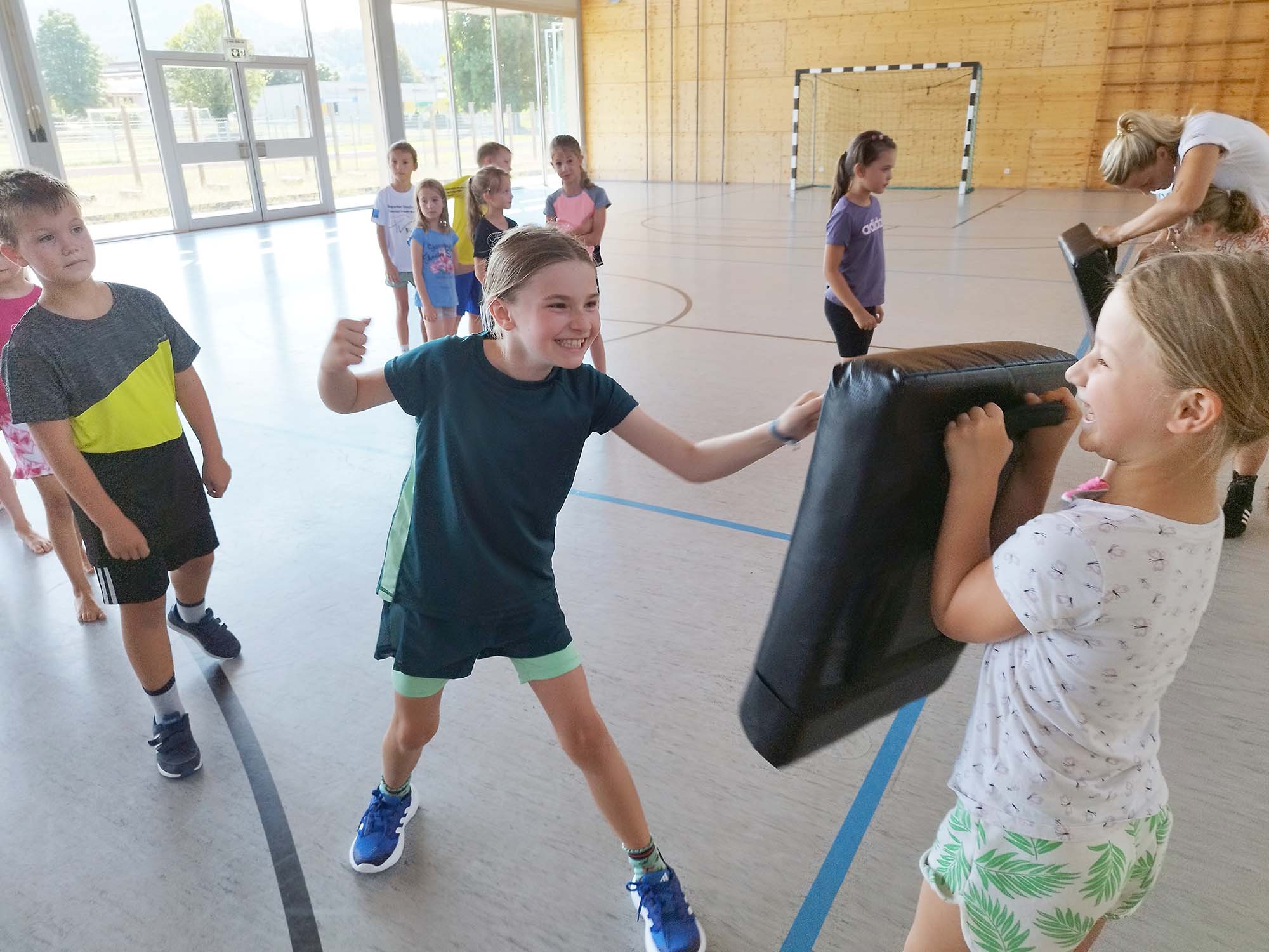 2024-9-2-ZE-OH-Stark e.V.-Selbstverteidigung-In Kleingruppen wurden verschiedene Übungen gemacht