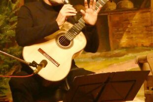 2024-10-29-NO-bia- Nachts allein im Wald-und-Gitarrist Klaus Leopold