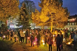 2024-11-13-BI-Wiebke Fix-St. Martin-Martinslieder singen St. Blasius am Alten Kirchturm von Carina Spitzmüller