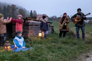 2024-11-15-BI-Wiebke Fix-Krabbelgruppe-u-Kinderkirche-St. Martin-Martinsspiel