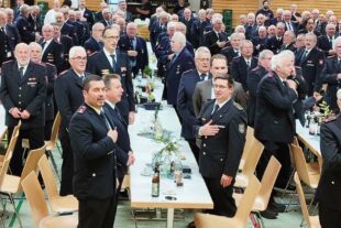 2024-11-15-OH-Reinhard Berger-Feuerwehr-Beim Badnerlied