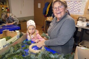 2024-11-20-BI-PB-bia-Kaffee und Kranz-und-Oma Berger mit Enkelin