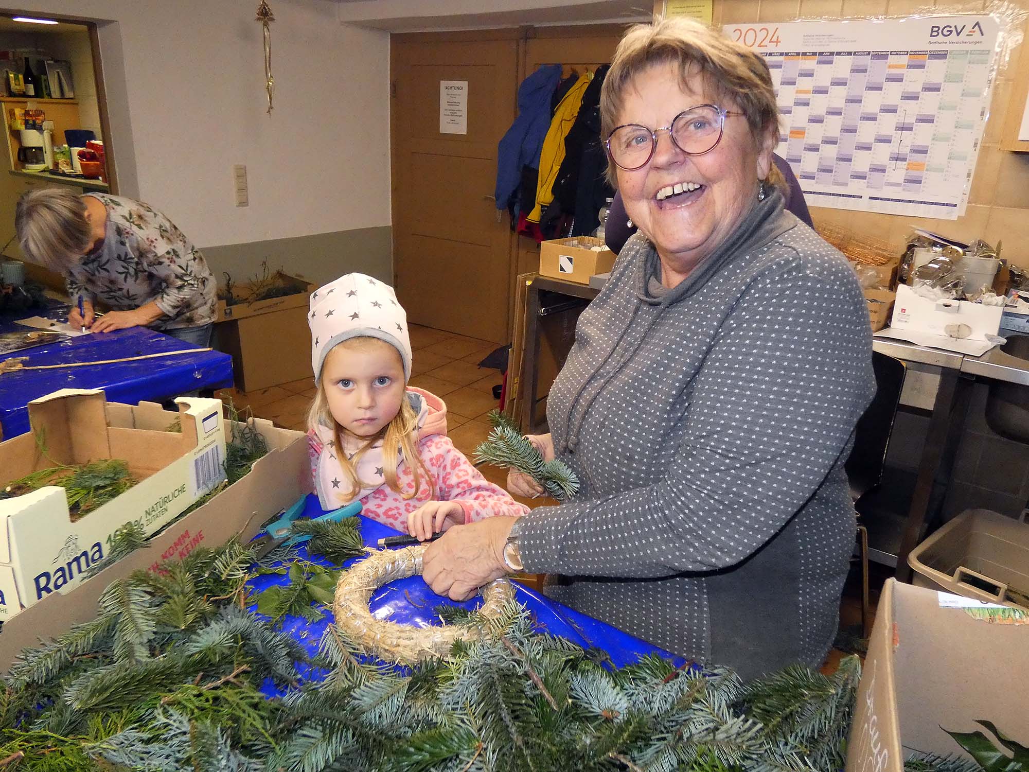 2024-11-20-BI-PB-bia-Kaffee und Kranz-und-Oma Berger mit Enkelin