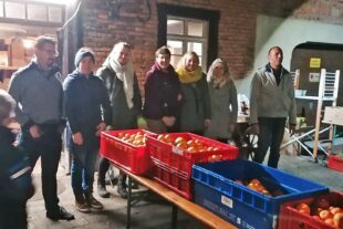 2024-11-20-BI-Wiebke Fix-Lebensmittelrettung-Das Lebensmittelretter-Team begrüßt alle