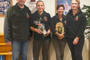 2024-11-22-ZE-UH-Eckwaldhexen-Bild3_Ehrung_Erwachsene