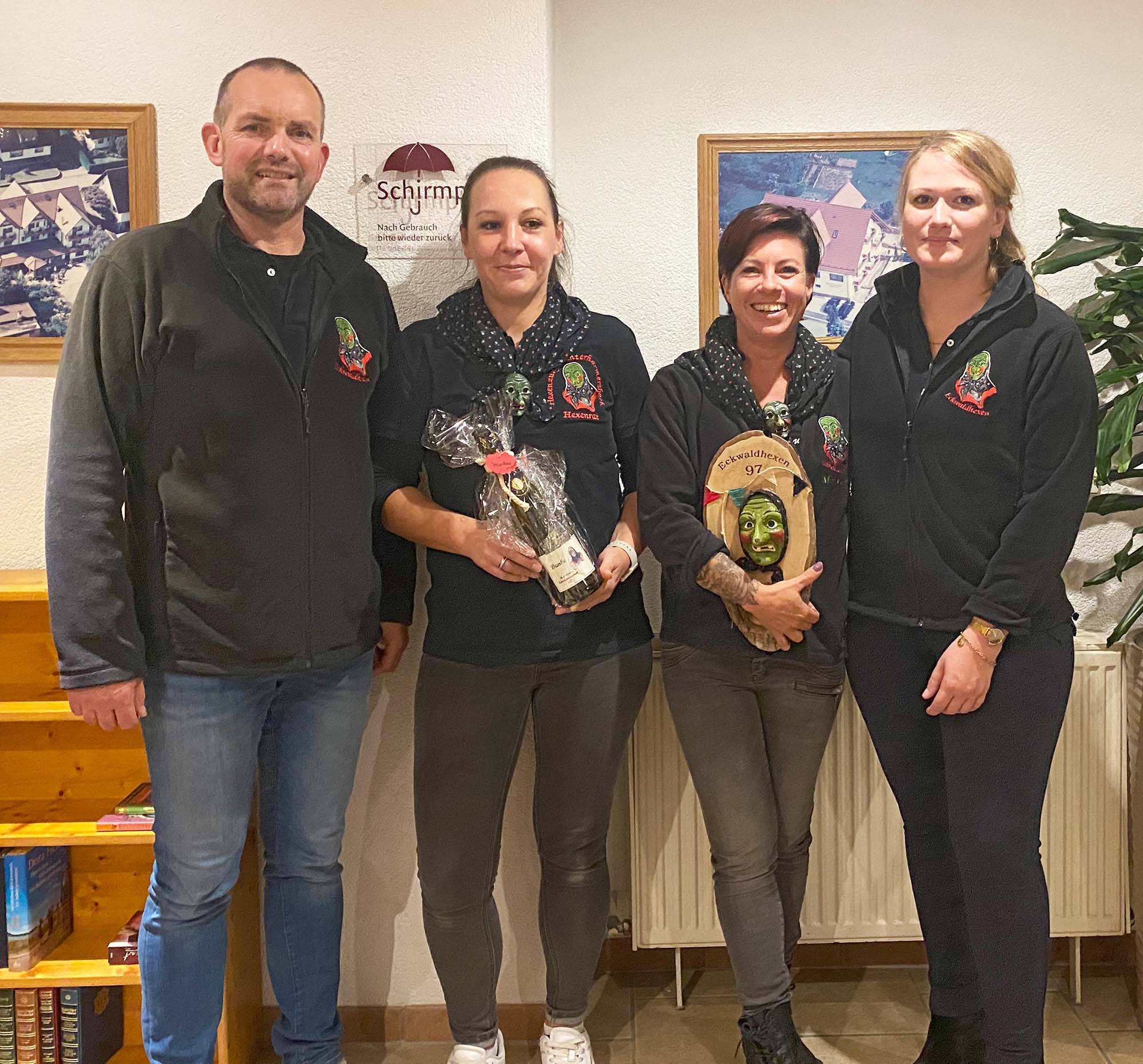 2024-11-22-ZE-UH-Eckwaldhexen-Bild3_Ehrung_Erwachsene
