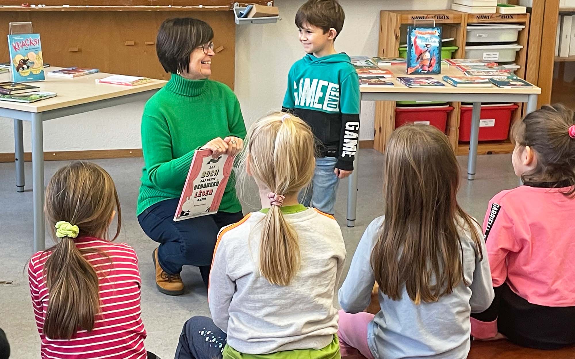 2024-11-22-ZE-UH-Grundschule-Foto 1 Büchertag