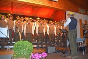 Begeisterndes Jahreskonzert des „Chors der Klänge“ zusammen mit dem „Bergecho St. Roman“