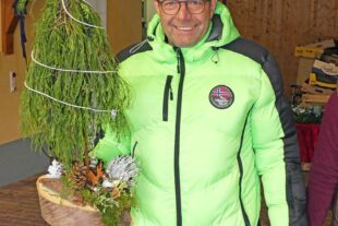 2024-11-27-BI-PB-bia-Kaffee und Kranz-und-gebundener Baum