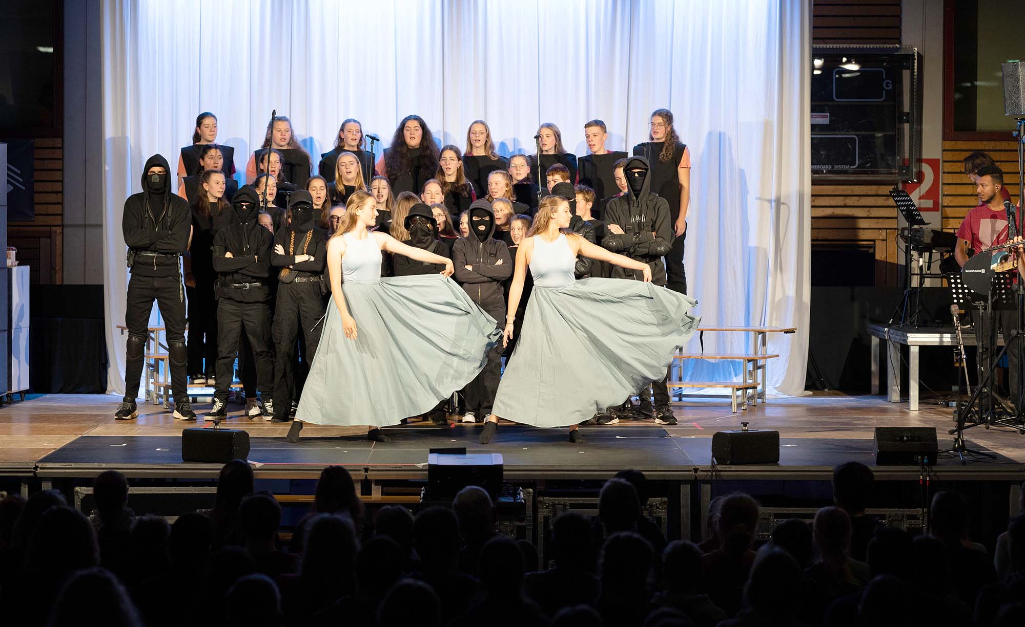 2024-11-4-BI-Veranstalter- Adonia-Petrus24_Tanz+Chor_Presse