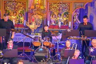 2024-12-18-NO-Oliver Vollmer- Kirchenkonzert Trachtenkapelle Leo Vollmer am Schlagzeug mit der Zugabe Der kleine Trommelmann