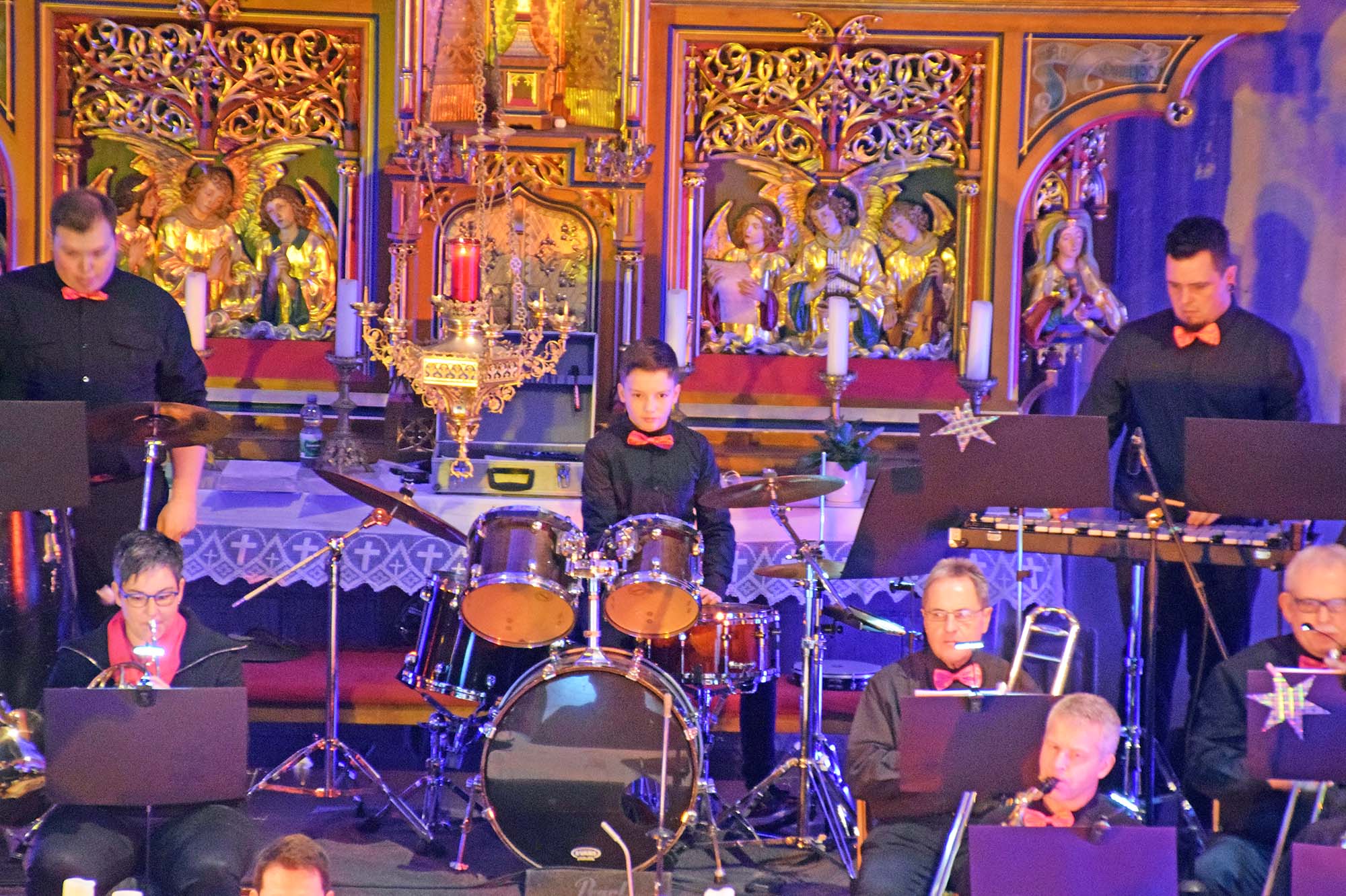 2024-12-18-NO-Oliver Vollmer- Kirchenkonzert Trachtenkapelle Leo Vollmer am Schlagzeug mit der Zugabe Der kleine Trommelmann