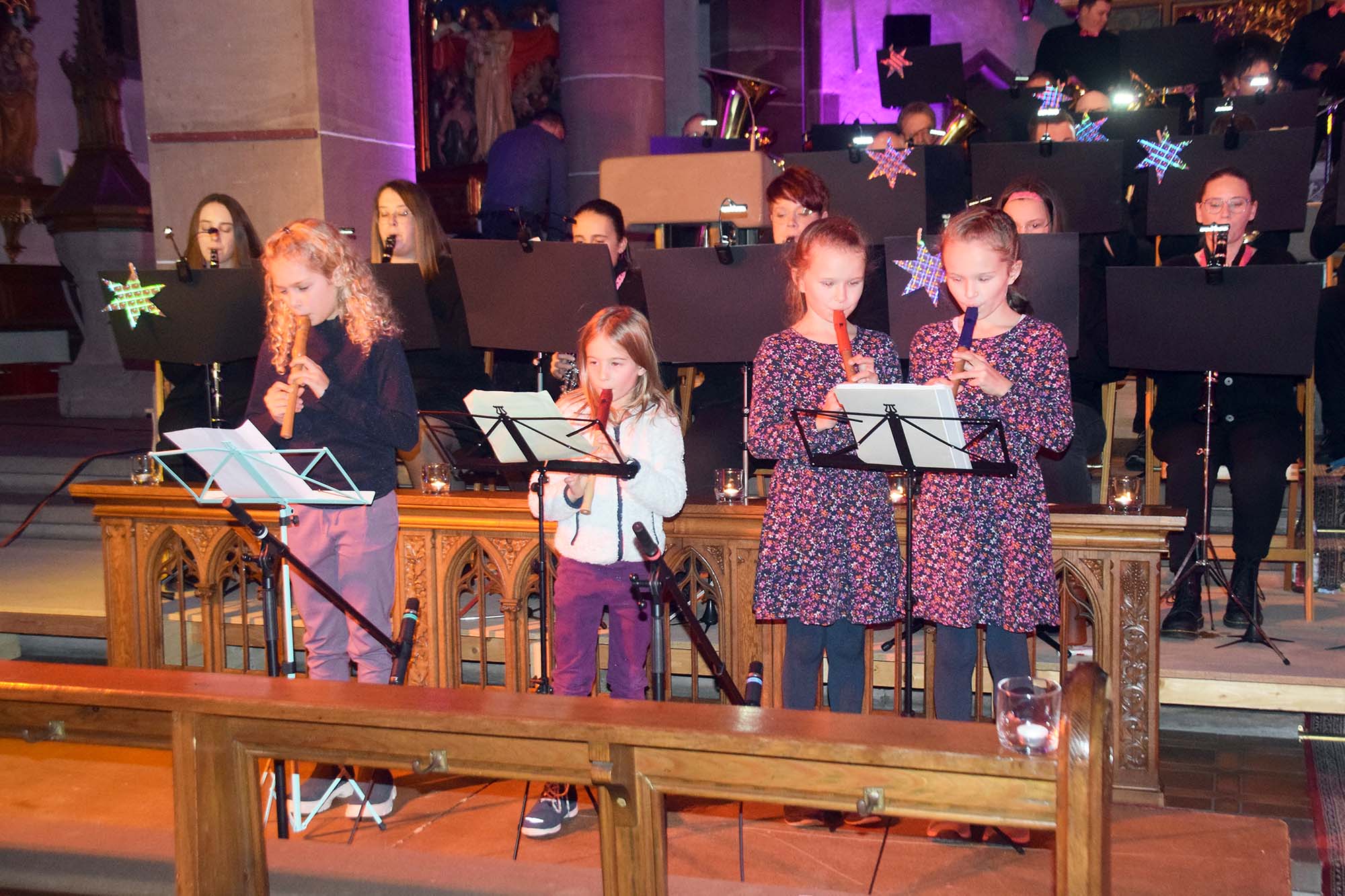 2024-12-18-NO-Oliver Vollmer- Kirchenkonzert Trachtenkapelle O du Fröhliche - Die nordracher Flötenkinder