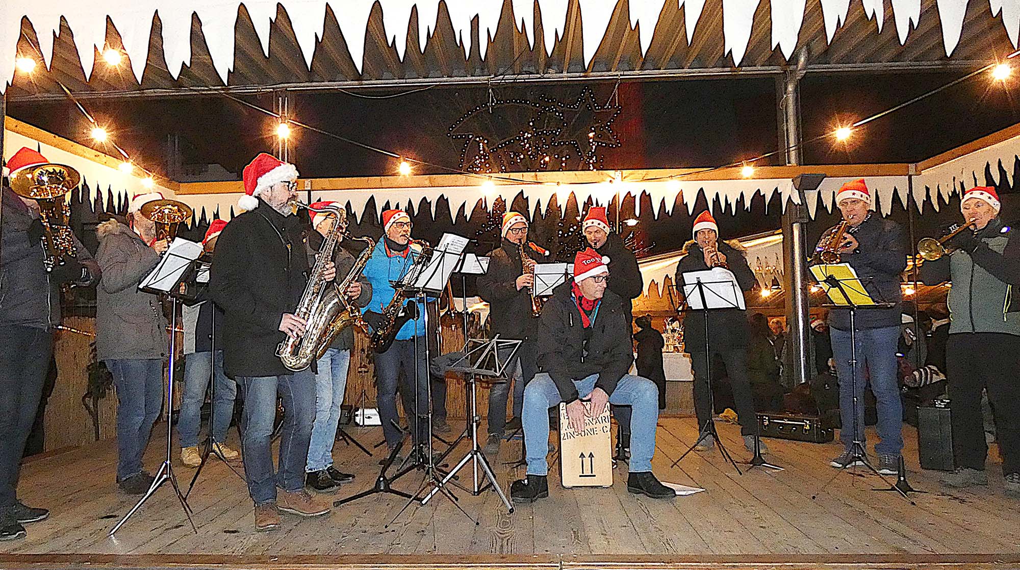 2024-12-2-BI-bia-Weihnachtsmarkt-und-Bläser