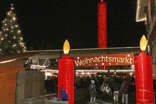 2024-12-2-BI-bia-Weihnachtsmarkt-und-Eingang außen