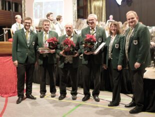 Seit Jahrzehnten verbunden: Ehrungen beim Cäcilienkonzert