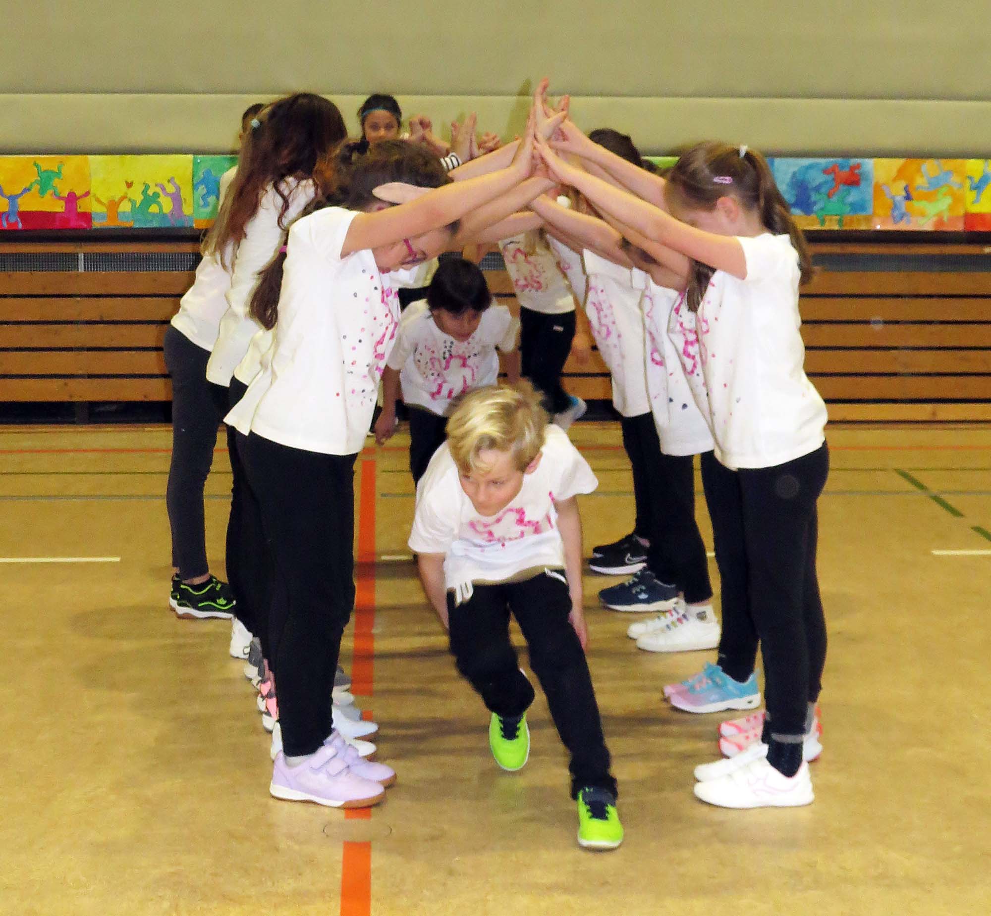 2024-12-23-ZE-UH-ga-Grundschule-Tanzprojekt-IMG_9032