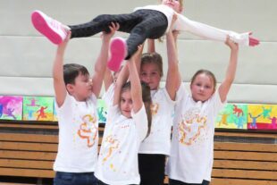 2024-12-23-ZE-UH-ga-Grundschule-Tanzprojekt-IMG_9033