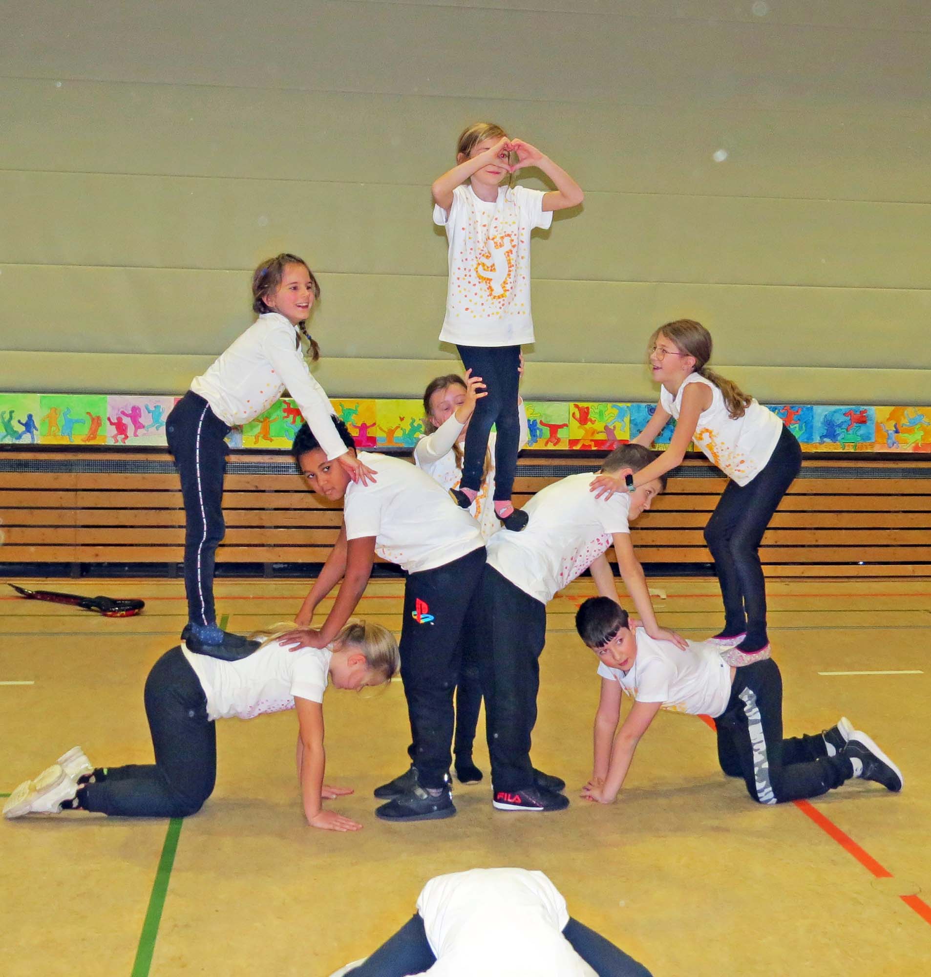 2024-12-23-ZE-UH-ga-Grundschule-Tanzprojekt-IMG_9035