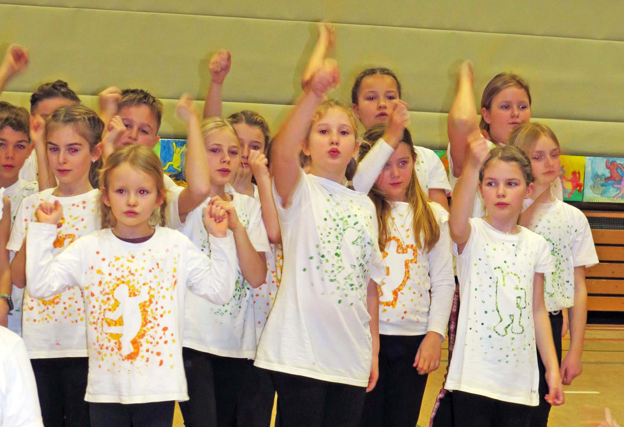 2024-12-23-ZE-UH-ga-Grundschule-Tanzprojekt-IMG_9062
