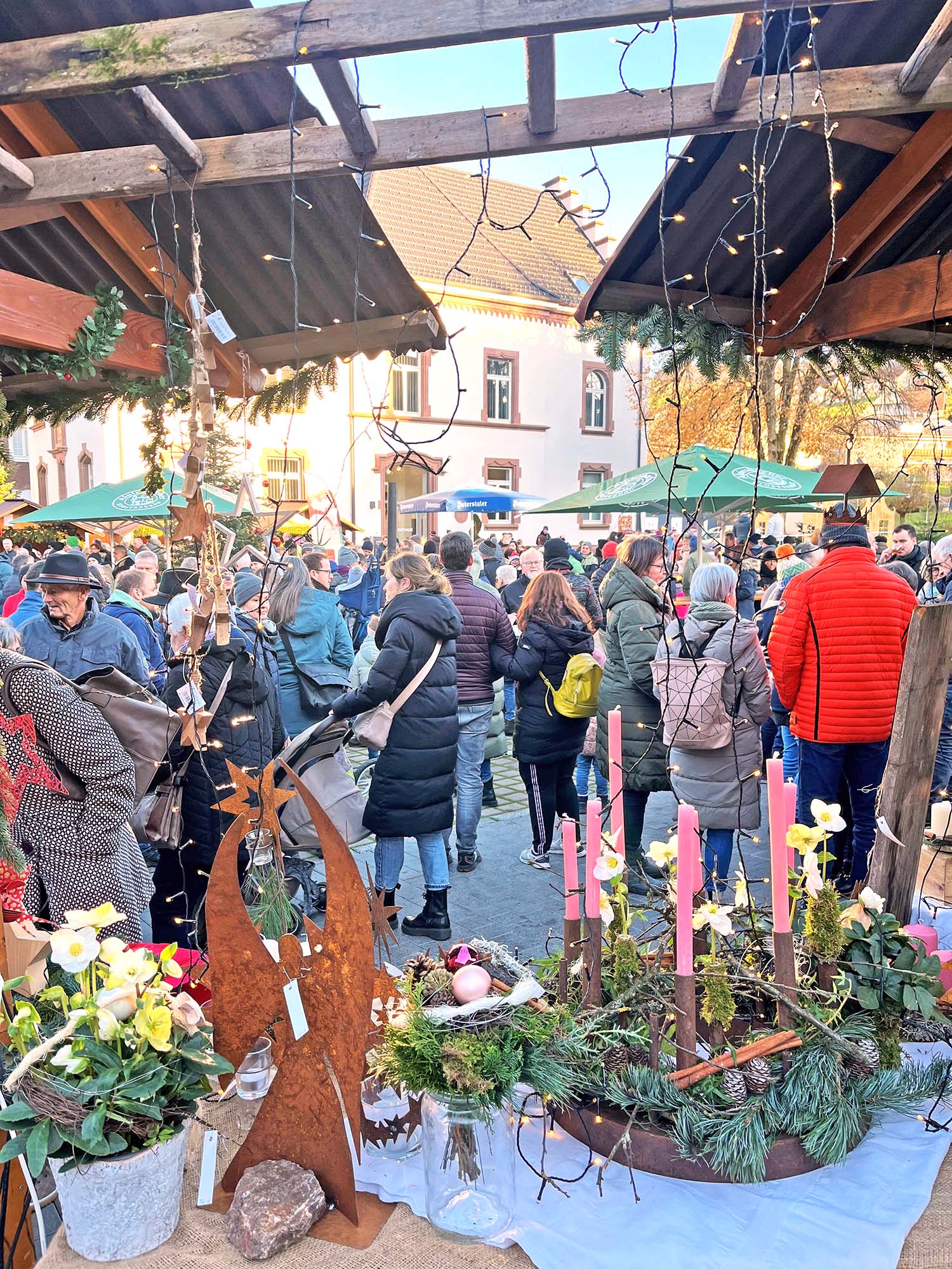 2024-12-4-OH-jil-Harmersbacher Winterzauber-Oberharmersbach bietet im Advent wieder einen Treffpunkt für Jung & Alt_der 1. Harmersbacher Winterzauber war ein voller Erfolg