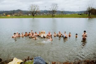 2025-1-3-Berghaupten-Olivia Junker-Nico Halter-Eisbaden-DSC08881