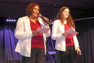 2025-1-3-OH-bia-Neujahrskonzert-und-Moderatorenduo