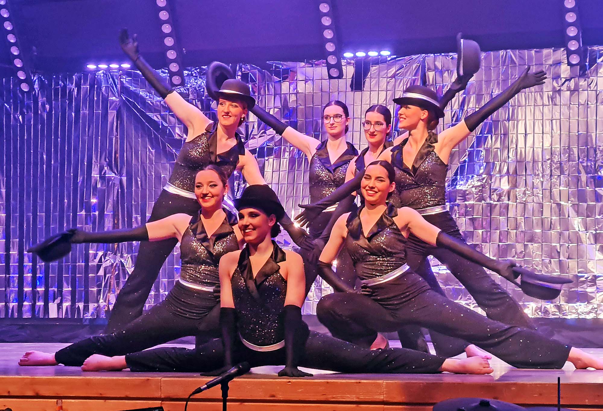 2025-2-19-OH-Belinda Schmieder-Unterdorfer Abend_Zeitung_FrauenBallett_1