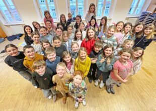 „Lucky Kids“ sammeln Spenden für Kinderkrebsstation