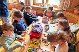 2025-3-19-OH-Melanie Gutmann Brot Kommunionkinder ad54d1dc-4b96-457b-bf1e-5ba2f2ef238f